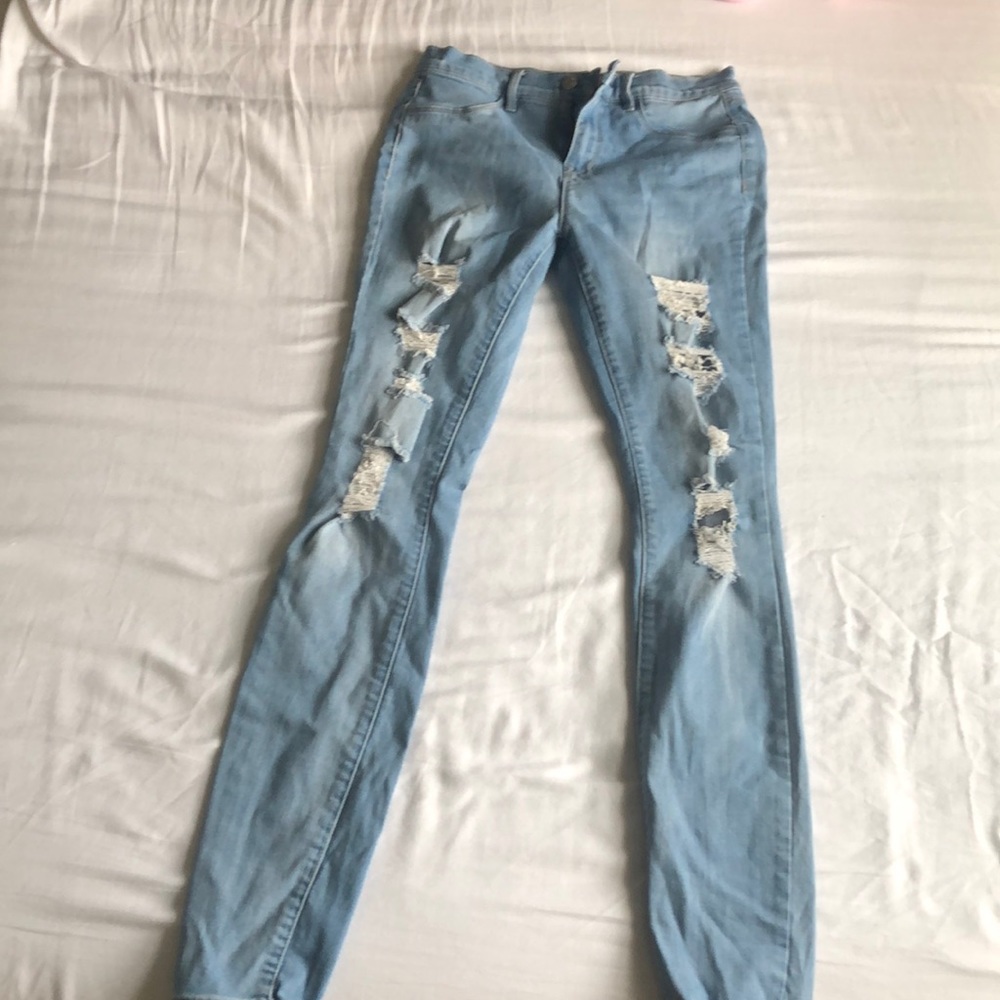 Light wash ripped skinny jeans